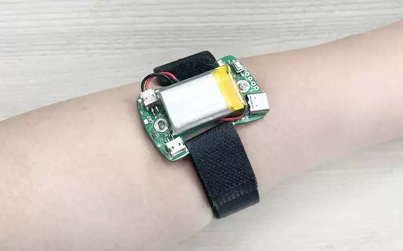 Sichiray Single-Channel sEMG Sensor Armband Development Kit — sEMG sensor module worn on an arm using a black strap.
